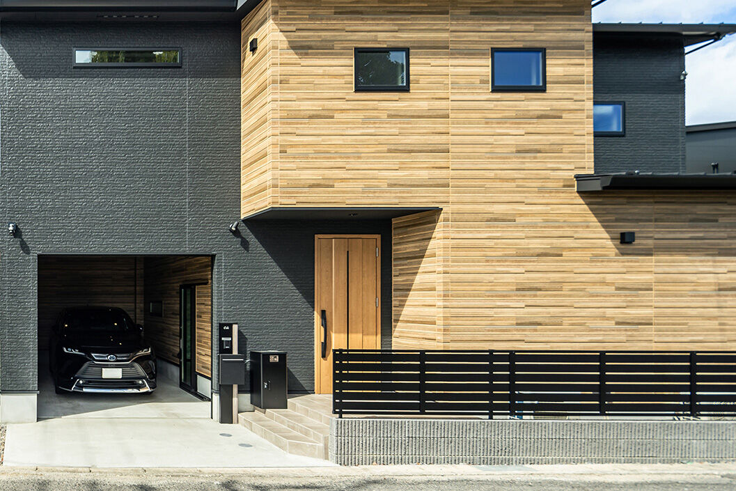 ワンダーホーム 家族みんなが快適に暮らせる、ナチュラルモダンなガレージハウスの建築実例画像1