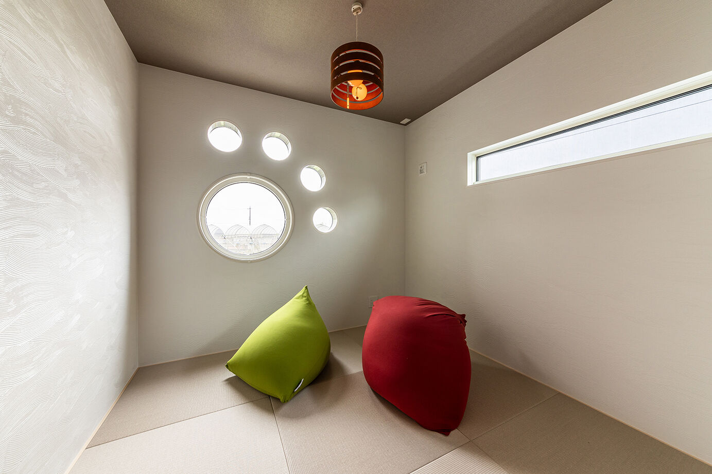 ワンダーホーム 遊び心満載！肉球型の窓が可愛いナチュラルモダンスタイルの家の建築実例画像6