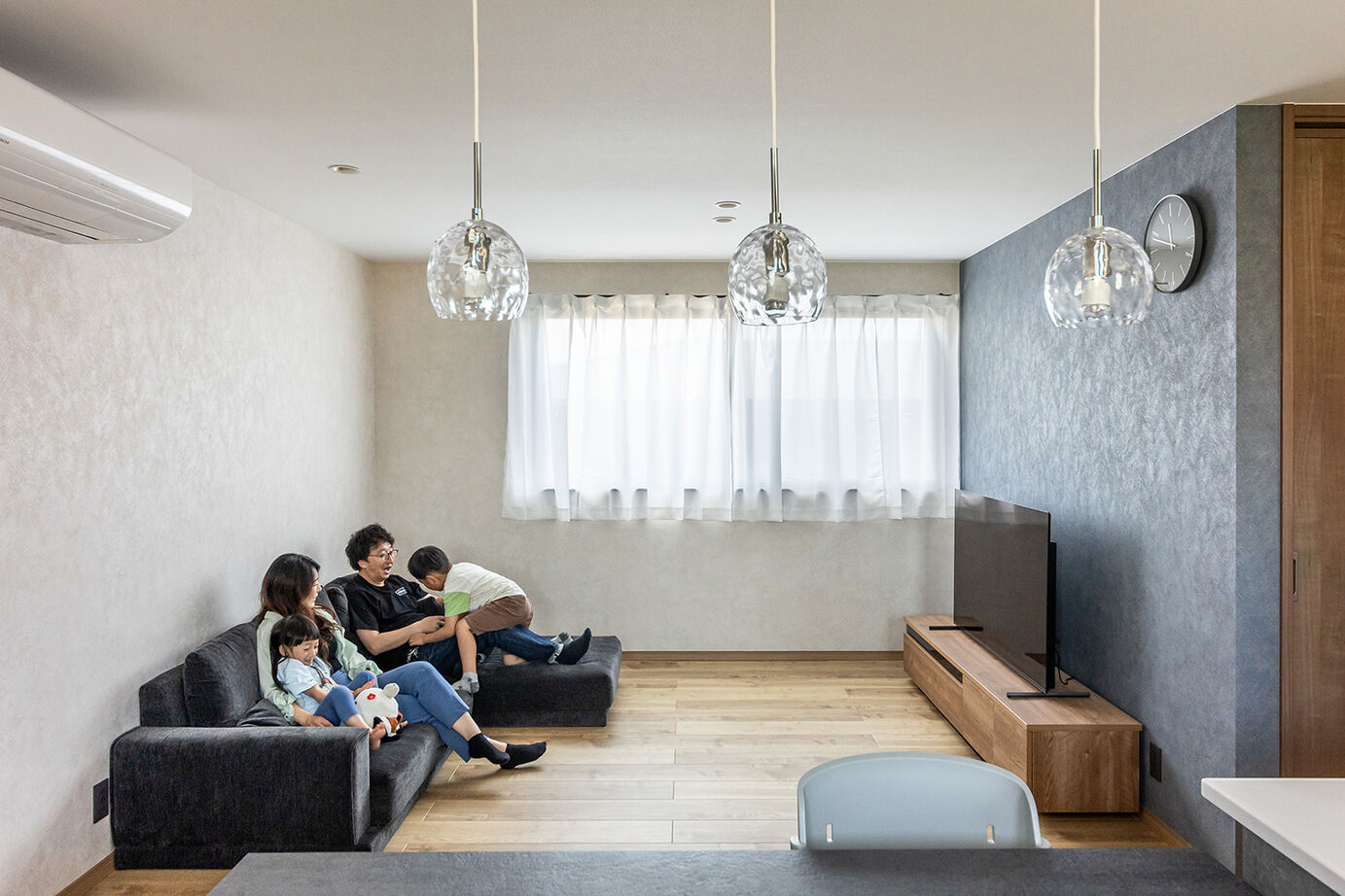 ワンダーホーム 【ビルトインガレージ】スタイリッシュな片流れ屋根がカッコいい、バイク用ガレージのある家の建築実例画像5