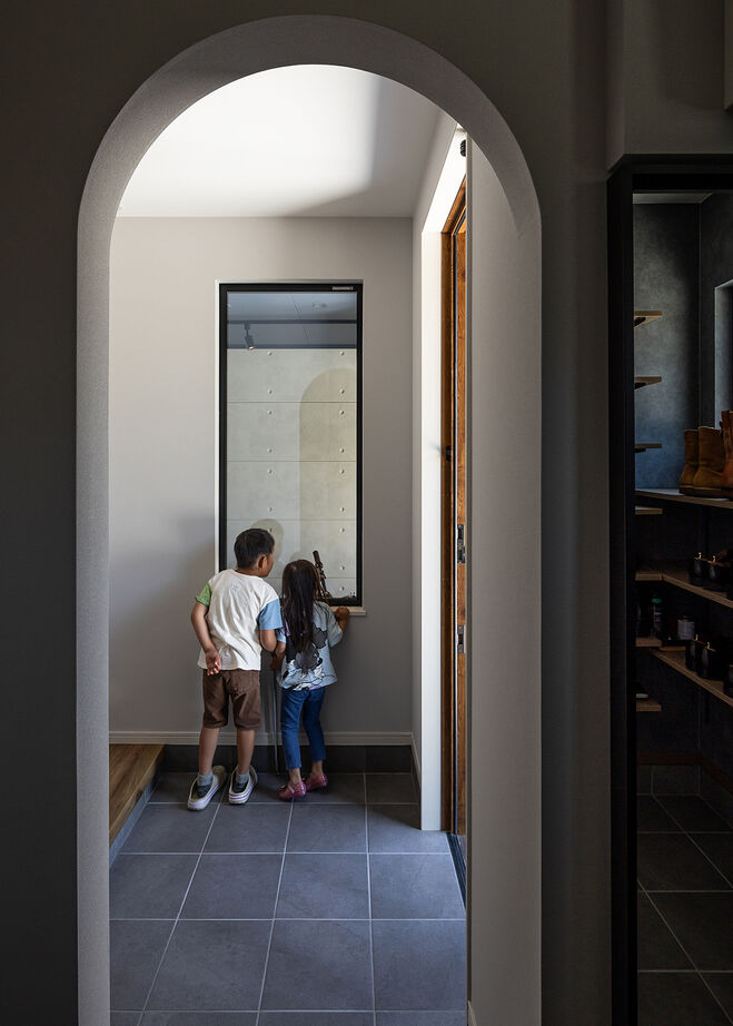 ワンダーホーム 【ビルトインガレージ】スタイリッシュな片流れ屋根がカッコいい、バイク用ガレージのある家の建築実例画像6