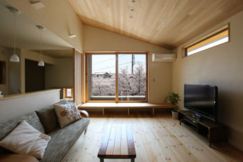 無垢スタイル建築設計 【2000万円台/20坪台】木の質感とシンプルモダンな和のテイストが広がる家の建築実例画像1