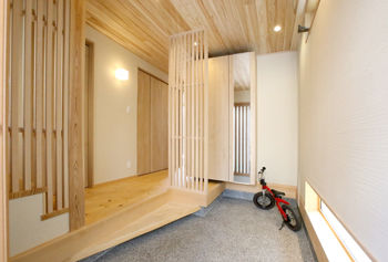 無垢スタイル建築設計 【2000万円台/20坪台】木の質感とシンプルモダンな和のテイストが広がる家の建築実例画像6