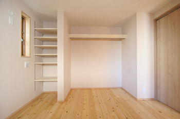 無垢スタイル建築設計 【2000万円台/20坪台】木の質感とシンプルモダンな和のテイストが広がる家の建築実例画像8