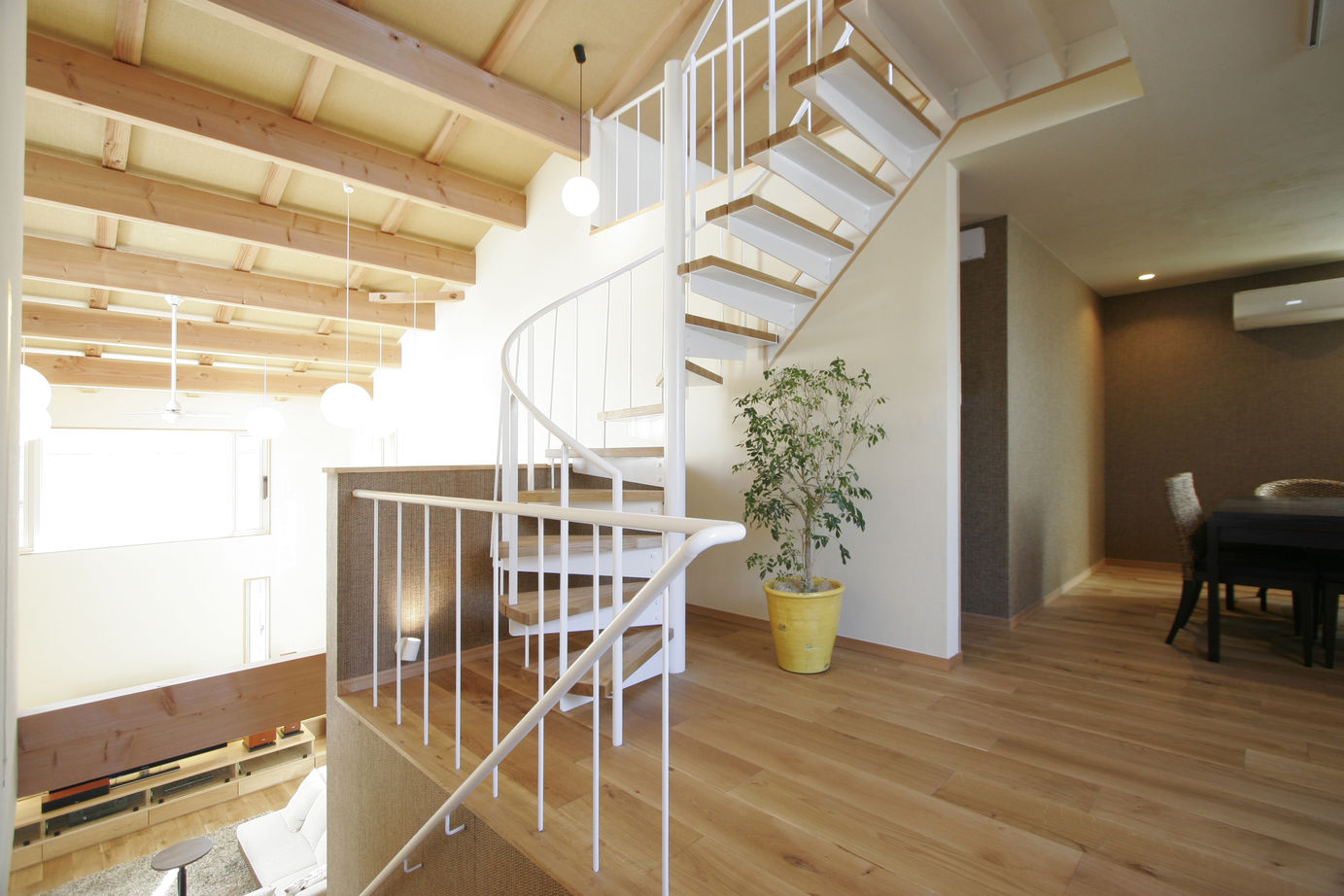 無垢スタイル建築設計 【4000万円/50坪台/ZEH/間取図有】アミューズな開放感と贅をちりばめた住まいで至福の時をの建築実例画像6