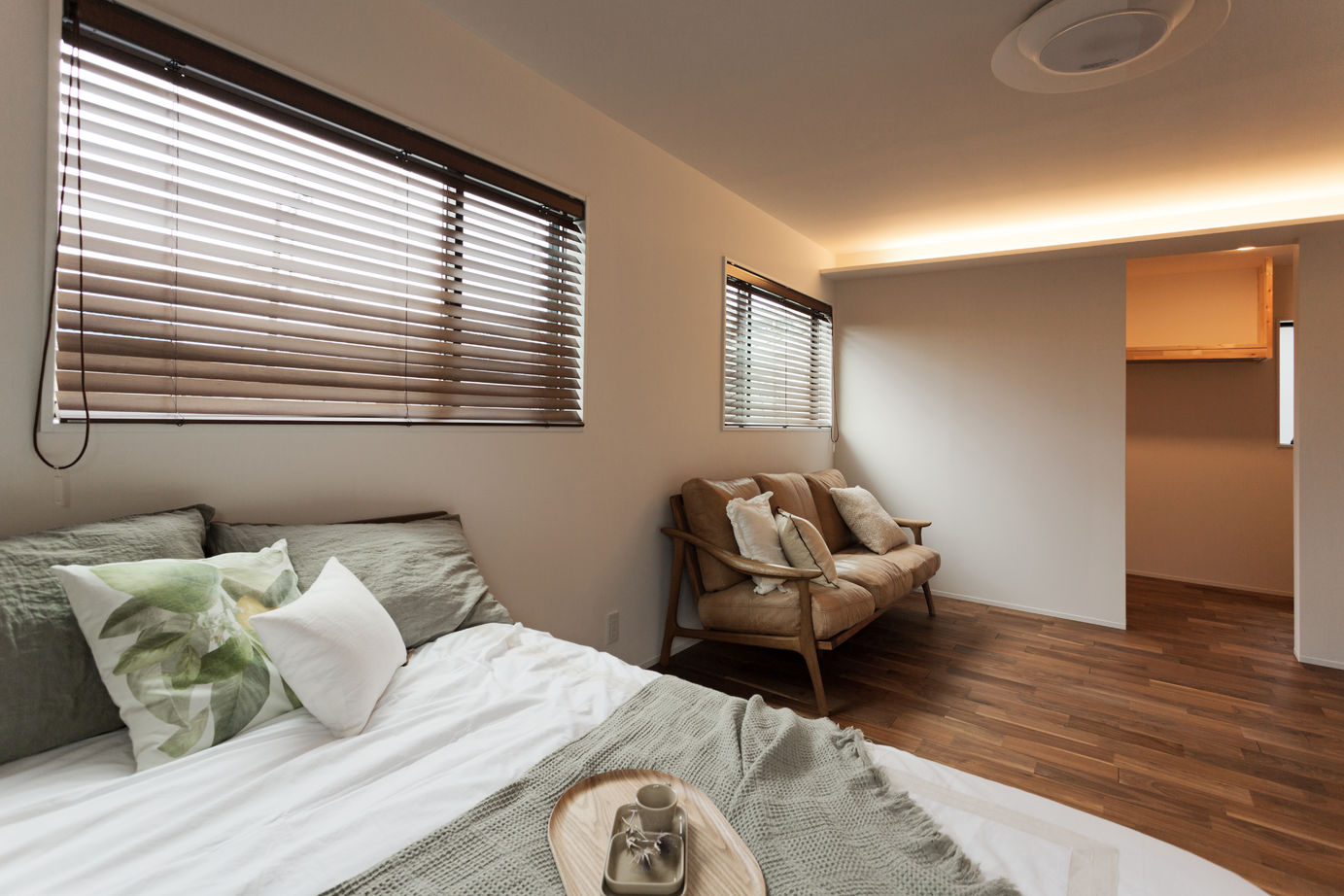 無垢スタイル建築設計 【3000万円台/40坪台/デッキ/間取図有】30畳＋14畳の開放感は圧巻！ラグジュアリーモダンな無垢の家の建築実例画像5