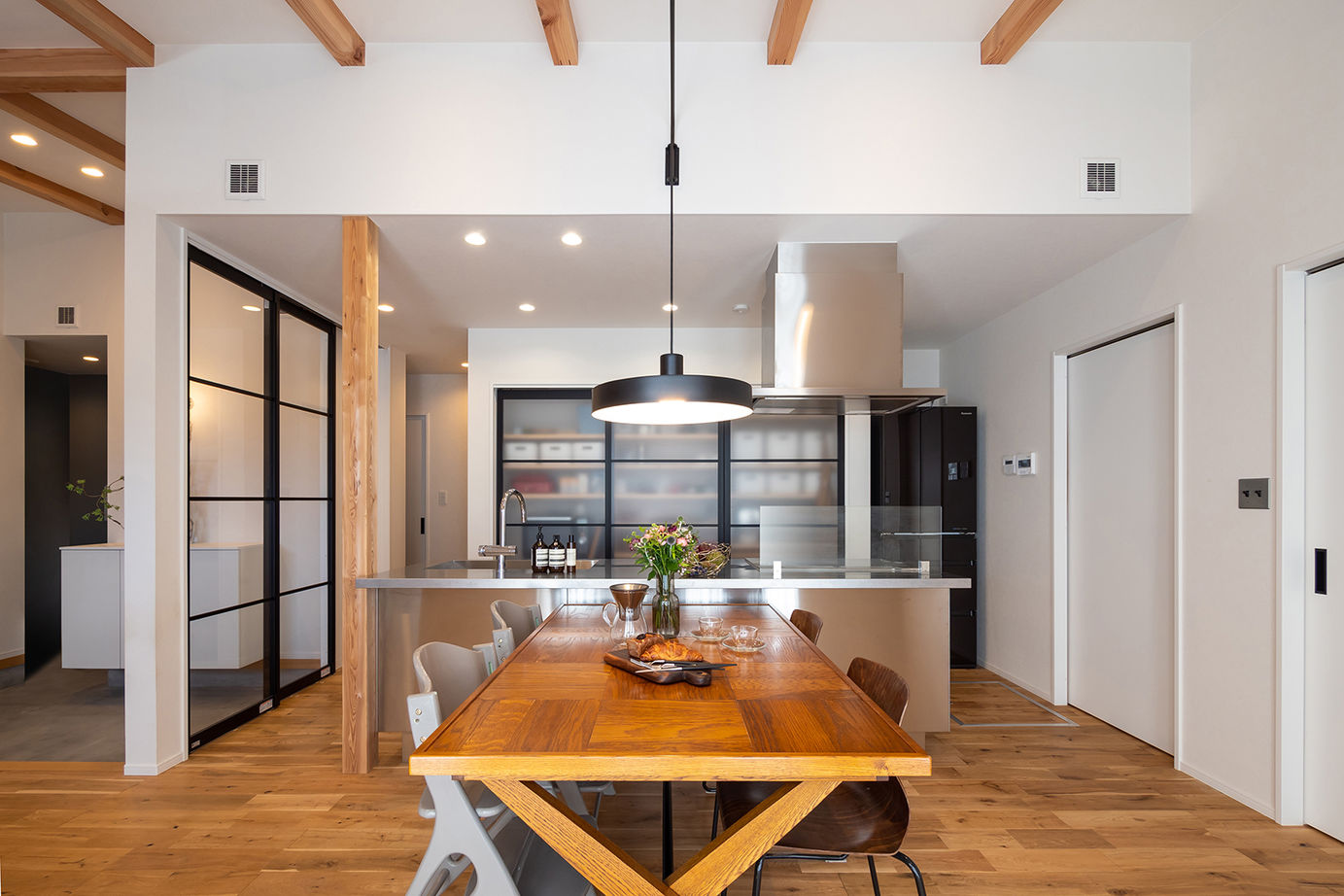 無垢スタイル建築設計 【2000万円台/20坪台/平屋】住宅地でも「コンパクトに豊かに暮らす」を叶えた平屋の住まいの建築実例画像2