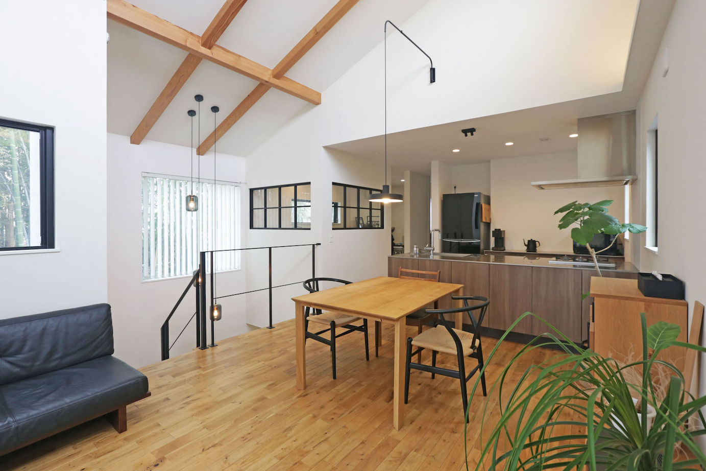 無垢スタイル建築設計 【2500万円台/20坪台/吹抜/自然素材】目の前が公園という立地を活かし、借景を楽しむ2階リビングの家の建築実例画像3