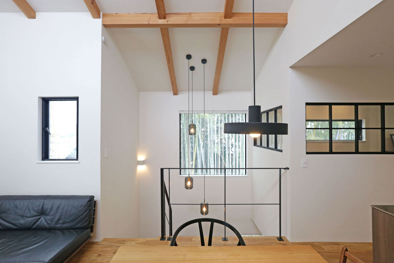 無垢スタイル建築設計 【2500万円台/20坪台/吹抜/自然素材】目の前が公園という立地を活かし、借景を楽しむ2階リビングの家の建築実例画像5