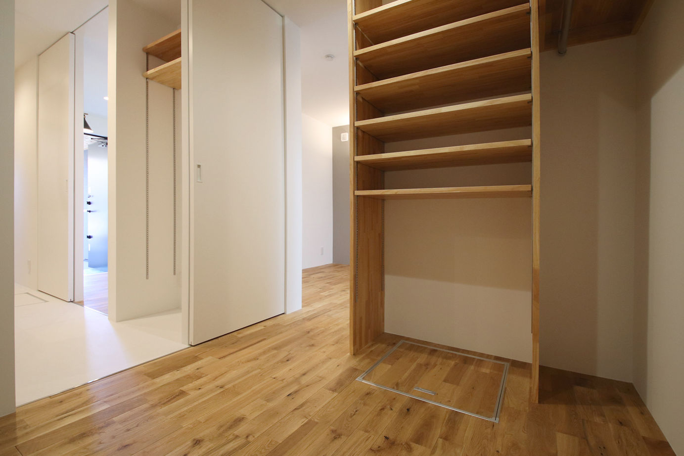 無垢スタイル建築設計 【2500万円台/20坪台/吹抜/自然素材】目の前が公園という立地を活かし、借景を楽しむ2階リビングの家の建築実例画像9