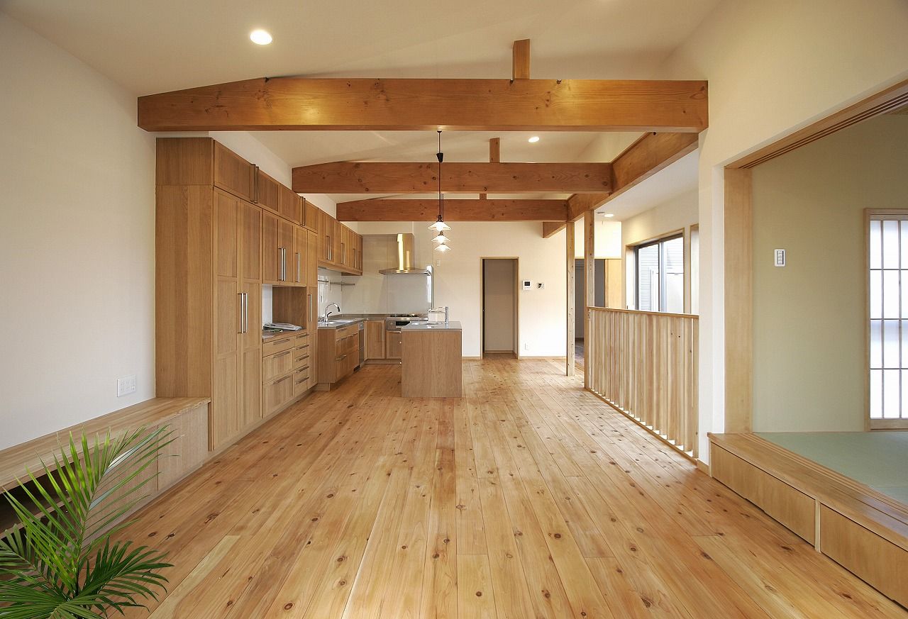 無垢スタイル建築設計 【5000万円台/60坪台/中庭/2階リビング】自然素材の心地よさに包まれ、陶芸に没頭できる工房のある家の建築実例画像2