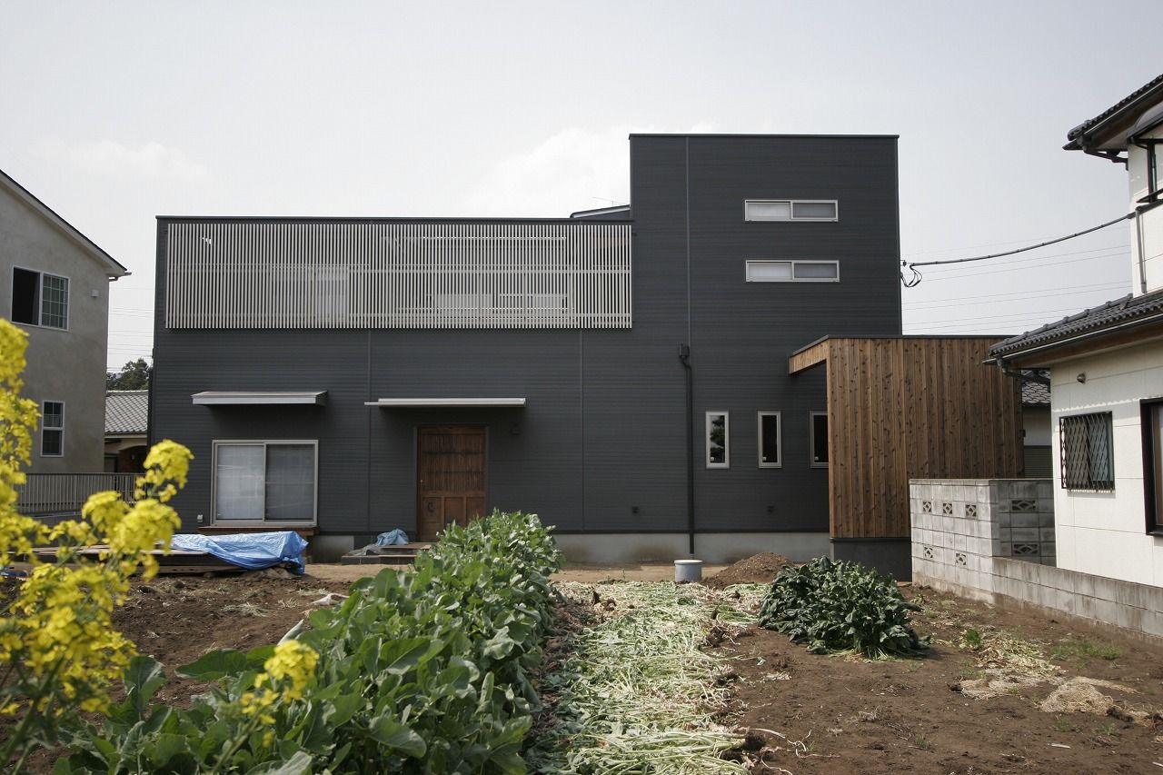 無垢スタイル建築設計 【5000万円台/60坪台/中庭/2階リビング】自然素材の心地よさに包まれ、陶芸に没頭できる工房のある家の建築実例画像3