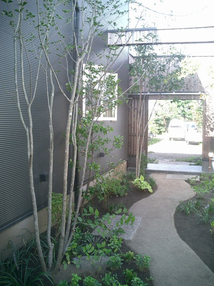 無垢スタイル建築設計 【5000万円台/60坪台/中庭/2階リビング】自然素材の心地よさに包まれ、陶芸に没頭できる工房のある家の建築実例画像8