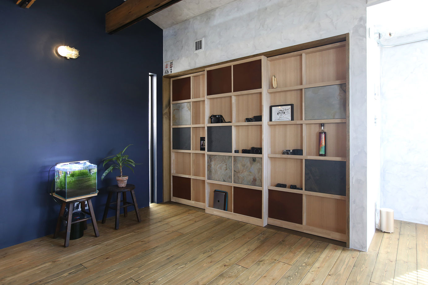 無垢スタイル建築設計 【3000万円台/20坪台/バイクガレージ】まさに男前！インダストリアルなデザインが心弾ませるガレージハウスの建築実例画像5