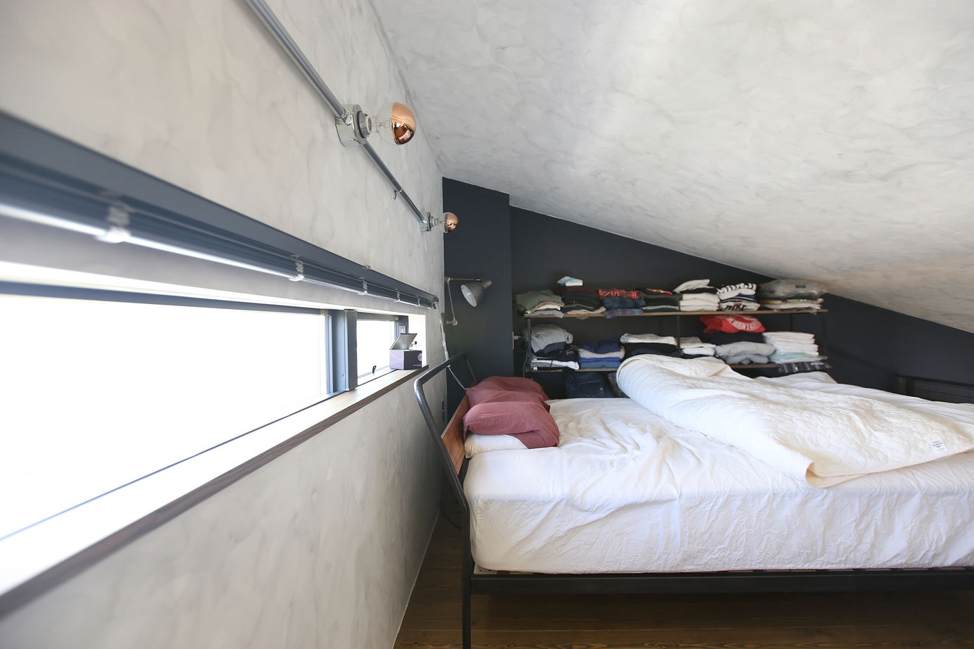 無垢スタイル建築設計 【3000万円台/20坪台/バイクガレージ】まさに男前！インダストリアルなデザインが心弾ませるガレージハウスの建築実例画像6