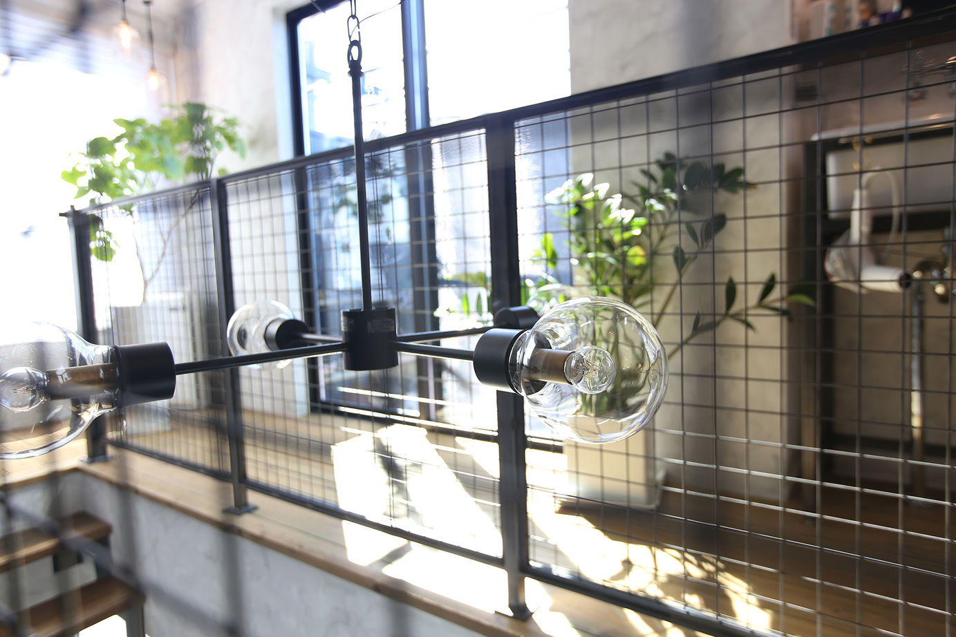 無垢スタイル建築設計 【3000万円台/20坪台/バイクガレージ】まさに男前！インダストリアルなデザインが心弾ませるガレージハウスの建築実例画像9