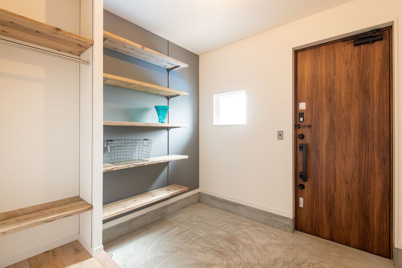 無垢スタイル建築設計 【20坪台/ナチュラル】ダークカラーのシンプルな外観　モルタルなどふんだんに使用した高性能デザイン平屋の建築実例画像10