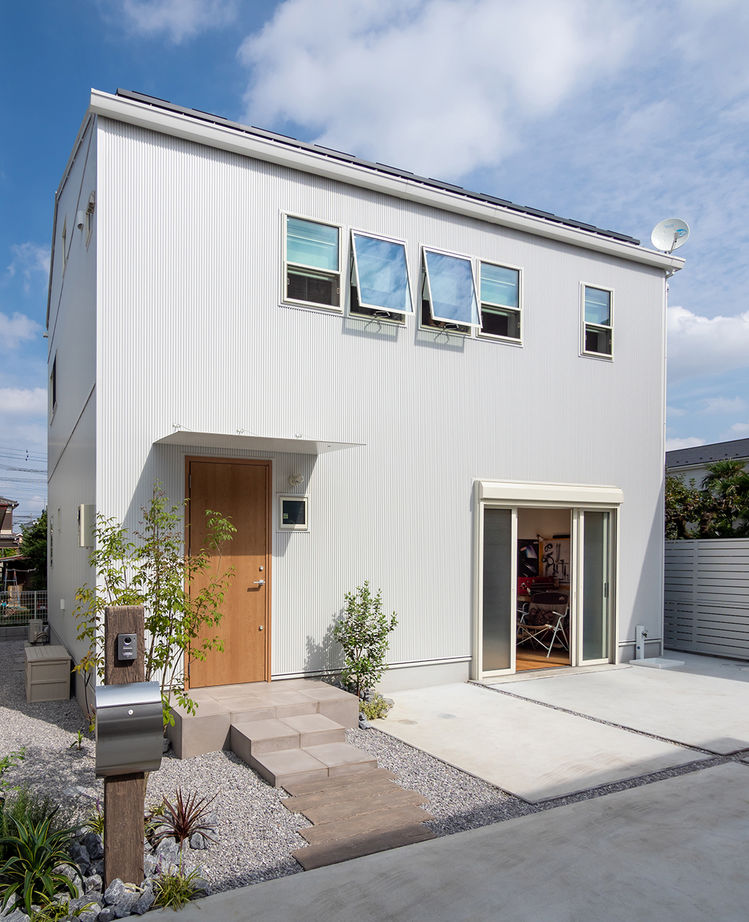 無垢スタイル建築設計 【2700万円／さいたま市／インナーガレージ】とことんこだわり抜き、好きなものに囲まれた暮らしを叶えるの建築実例画像3