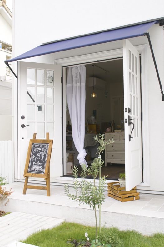 アップルヤードデザイン 【横浜市/2000万円台/間取図有/お城みたいな家/吹き抜け】店舗併用・フレンチモダンスタイルの輸入住宅の建築実例画像3