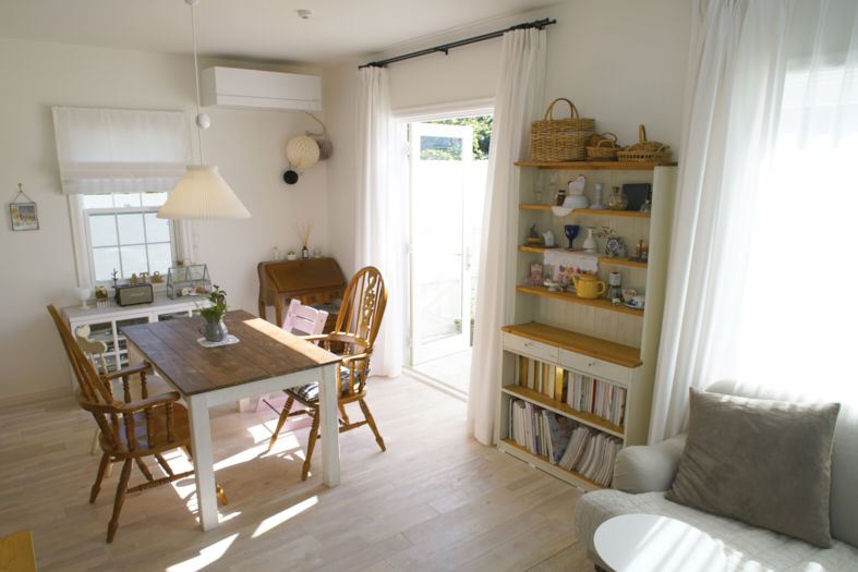 アップルヤードデザイン 【横浜市/2000万円台/間取図有/お城みたいな家/吹き抜け】店舗併用・フレンチモダンスタイルの輸入住宅の建築実例画像8