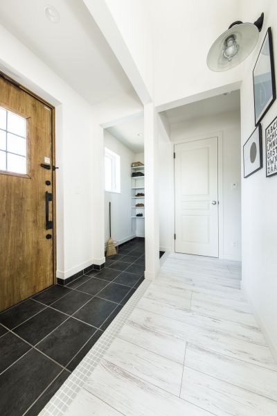 インターデコハウス新潟/エクセレントホーム 大好きな北欧雑貨に囲まれた空間が毎日を明るく彩る。真っ白な空間にカラフルなインテリアが映えるお家の建築実例画像3