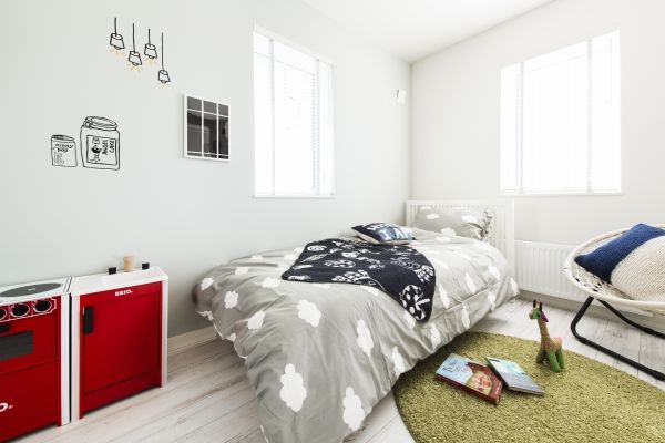 インターデコハウス新潟/エクセレントホーム 大好きな北欧雑貨に囲まれた空間が毎日を明るく彩る。真っ白な空間にカラフルなインテリアが映えるお家の建築実例画像8