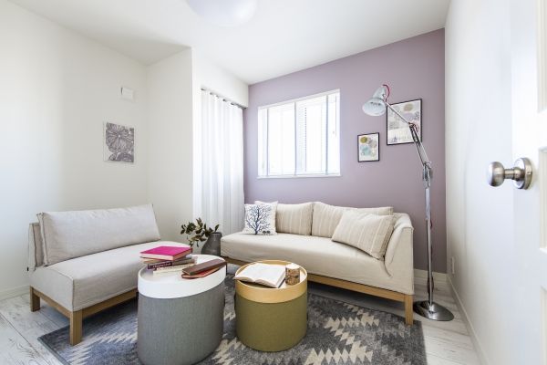 インターデコハウス新潟/エクセレントホーム 大好きな北欧雑貨に囲まれた空間が毎日を明るく彩る。真っ白な空間にカラフルなインテリアが映えるお家の建築実例画像9