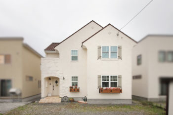 インターデコハウス新潟/エクセレントホーム フランスで見た家をイメージ。飾って楽しむフレンチスタイルの家の建築実例画像1