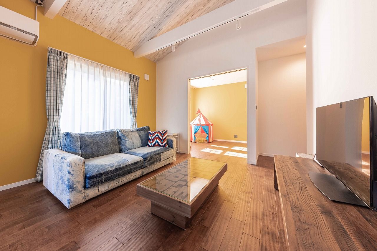 インターデコハウス新潟/エクセレントホーム 遊びにきた友人が「私らしい家だね」と褒めてくれる！ビビットカラーが際立つアメリカンスタイルの平屋の建築実例画像3