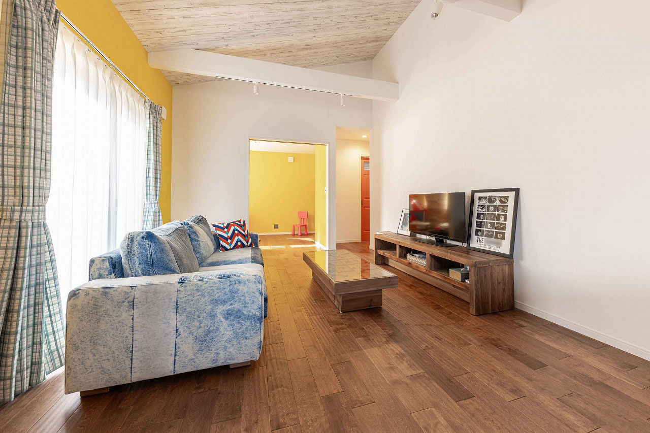 インターデコハウス新潟/エクセレントホーム 遊びにきた友人が「私らしい家だね」と褒めてくれる！ビビットカラーが際立つアメリカンスタイルの平屋の建築実例画像5