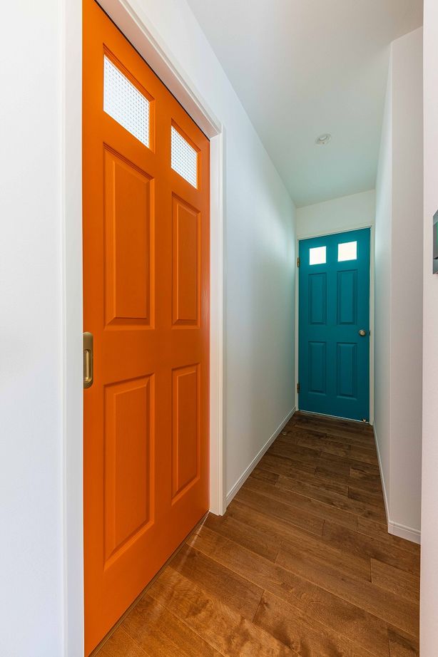 インターデコハウス新潟/エクセレントホーム 遊びにきた友人が「私らしい家だね」と褒めてくれる！ビビットカラーが際立つアメリカンスタイルの平屋の建築実例画像7