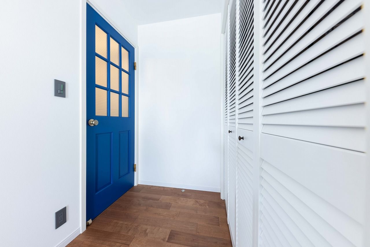 インターデコハウス新潟/エクセレントホーム 遊びにきた友人が「私らしい家だね」と褒めてくれる！ビビットカラーが際立つアメリカンスタイルの平屋の建築実例画像9