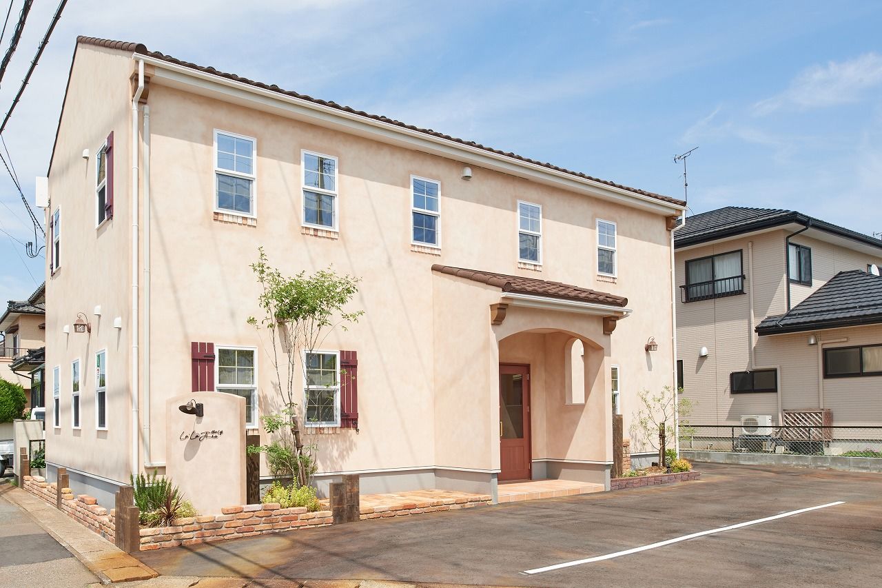 インターデコハウス新潟/エクセレントホーム 【3500～3999万円/44.8坪/店舗併用】造作のキッチンや洗面がこだわり、プロヴァンスの家の建築実例画像1