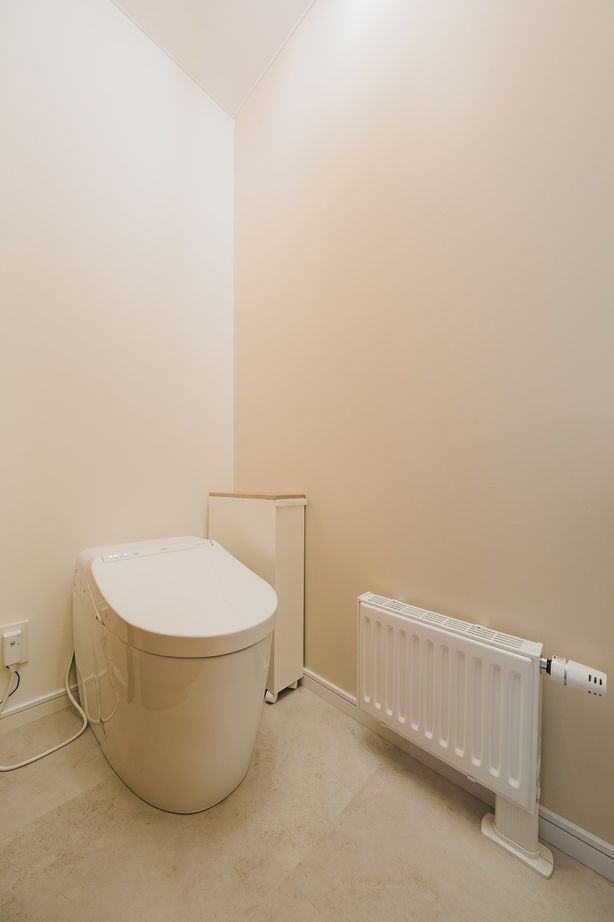 インターデコハウス新潟/エクセレントホーム ヘリンボーンの床が大空間に引き立つカリフォルニアのカジュアルなミッドセンチュリーがテーマの平屋の建築実例画像7