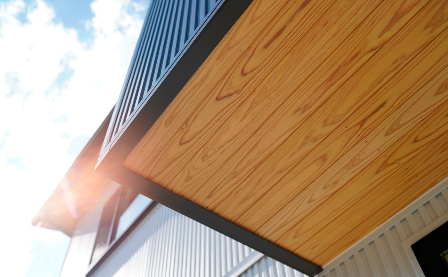 木の家専門店 たてみ 【1795万円｜間取り図有】高耐久な無垢の木で建てたZEH。キレイが長持ちするガルバリウム外壁の格好いい家の建築実例画像9