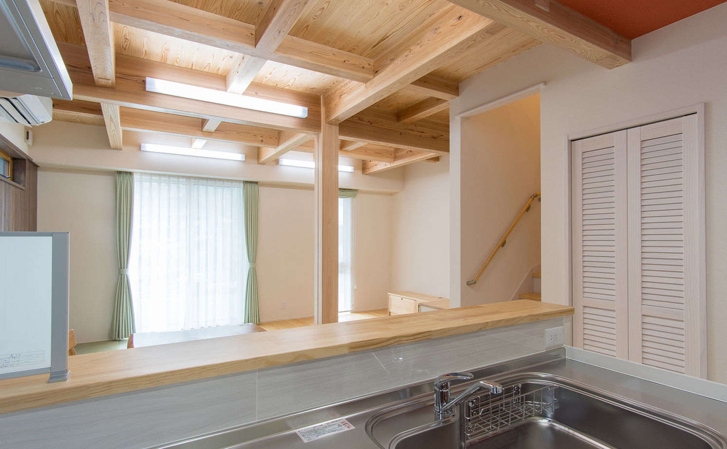 木の家専門店 たてみ 【2240万円｜間取り図有】大黒柱に刻んだ子どもの成長記録に幸せを感じる、国産無垢材で建てられたZEHの家の建築実例画像3