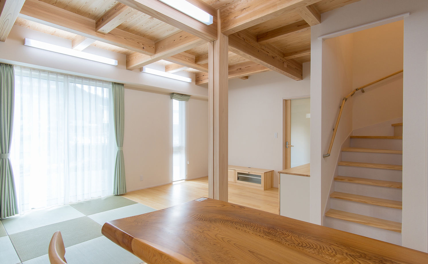 木の家専門店 たてみ 【2240万円｜間取り図有】大黒柱に刻んだ子どもの成長記録に幸せを感じる、国産無垢材で建てられたZEHの家の建築実例画像4