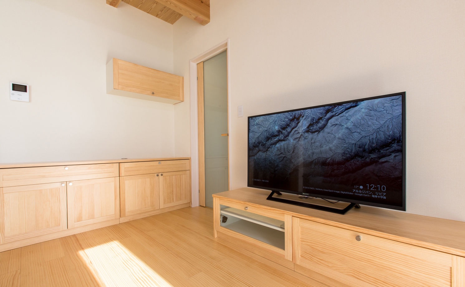 木の家専門店 たてみ 【1918万円｜間取り図有】“無垢の木づくし”の内装と、スタイリッシュな白い外観が美しく調和する家の建築実例画像5