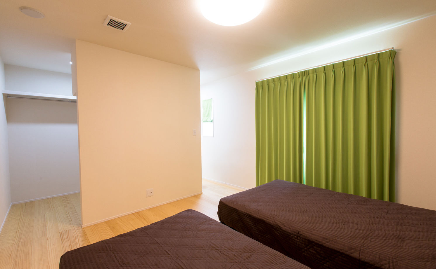 木の家専門店 たてみ 【1918万円｜間取り図有】“無垢の木づくし”の内装と、スタイリッシュな白い外観が美しく調和する家の建築実例画像7