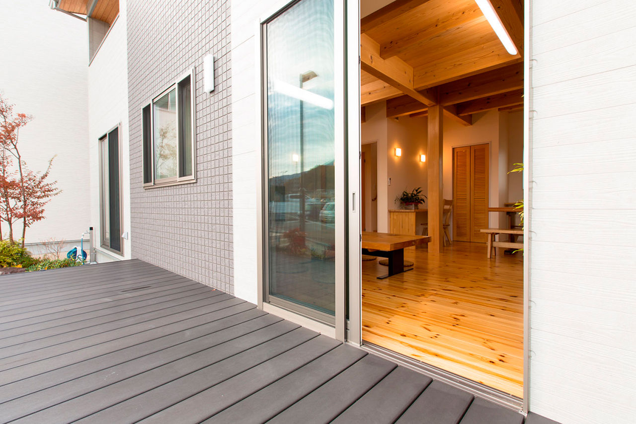 木の家専門店 たてみ 【2440万円｜間取り図有】広々LDKとデッキが繋がる開放的な無垢の家。嘘やごまかしがない明朗価格も魅力の建築実例画像6