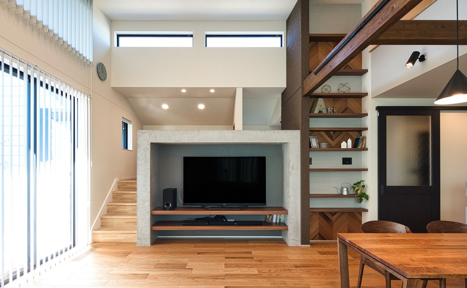 秋田建設工業 【四街道市/2700万円/40坪/間取】限られた敷地のなかで空間を縦に有効活用！ロフト付き2階リビングの住まいの建築実例画像6