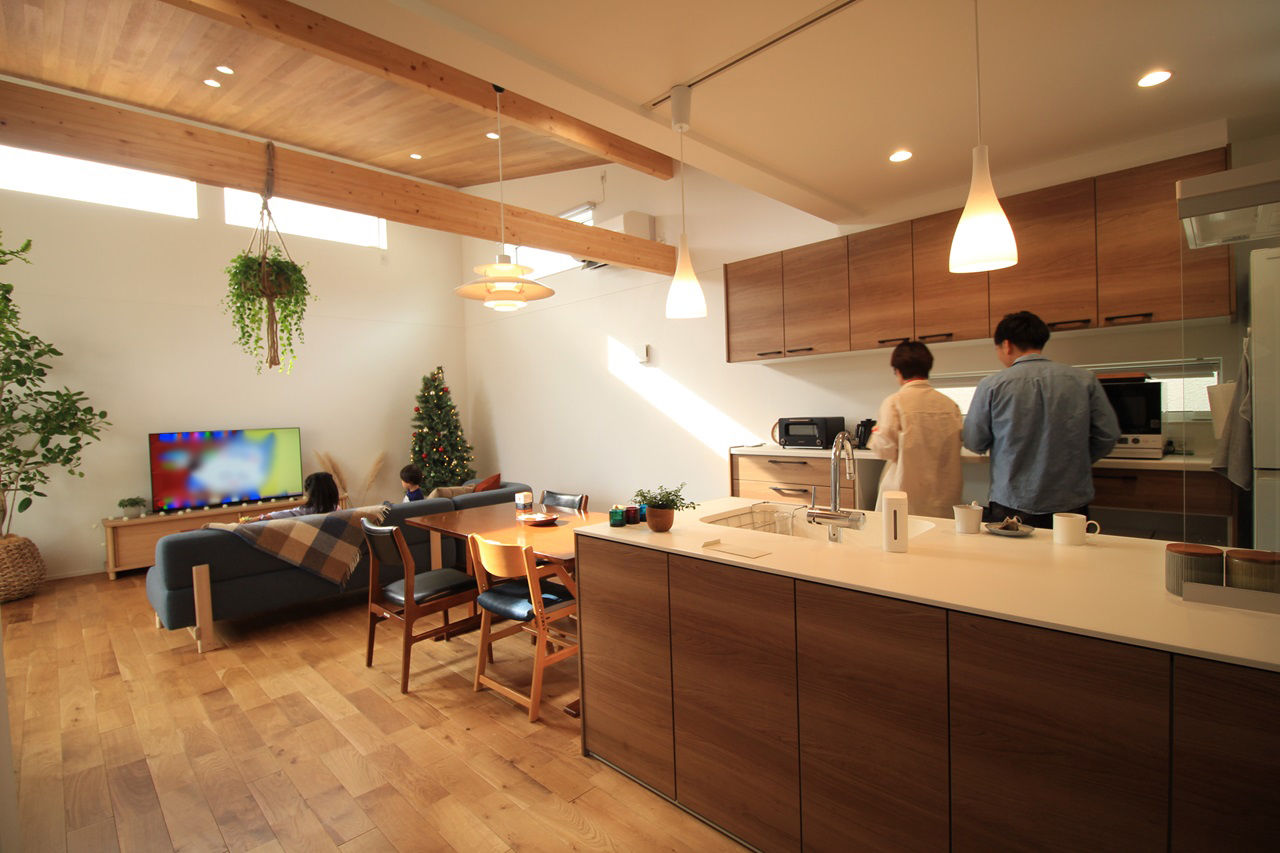 秋田建設工業 【千葉市/3000万円台/40坪台/間取り/テレワークスペース】勾配天井が開放感を高める2階リビングの家の建築実例画像