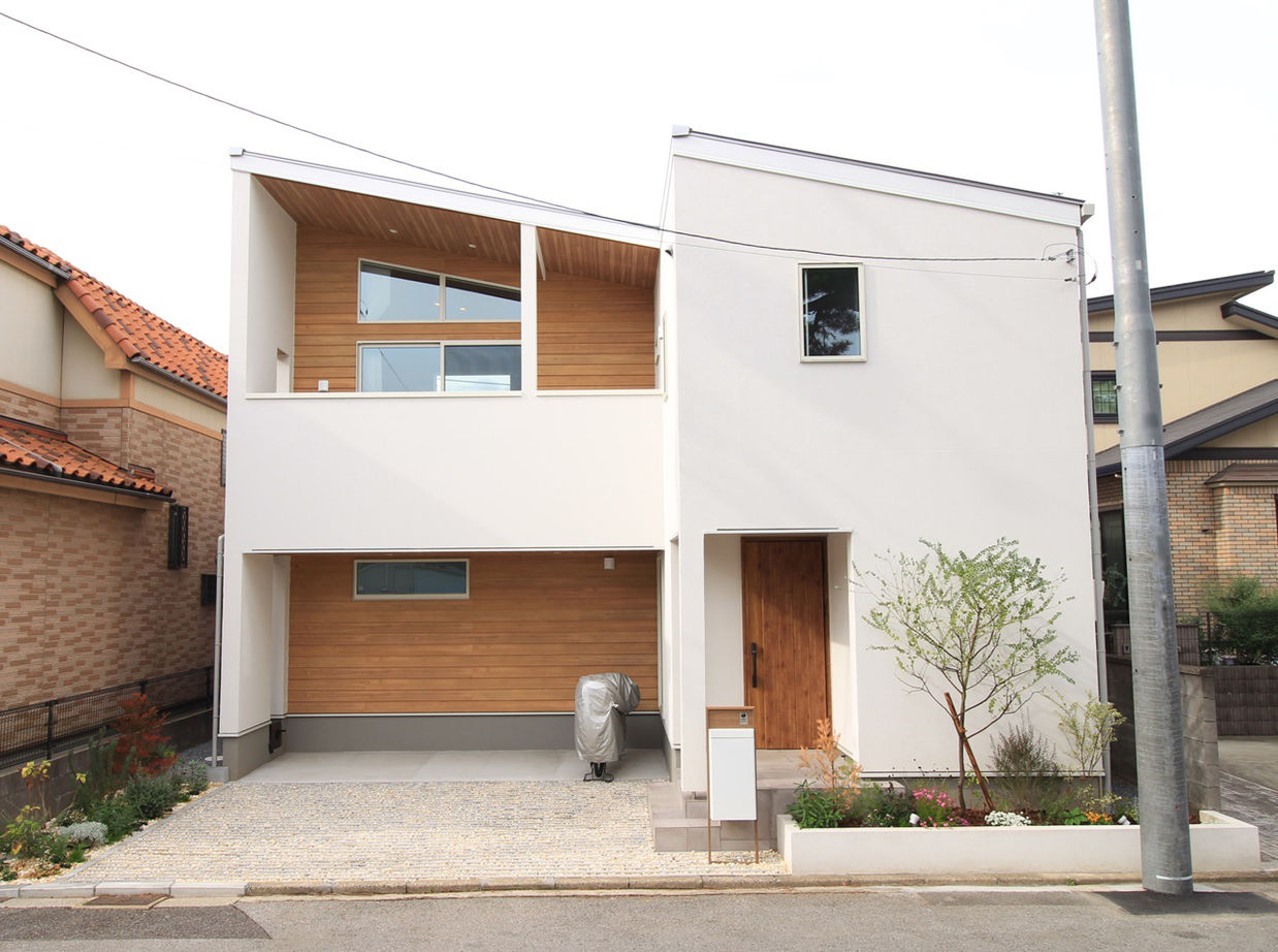 秋田建設工業 【千葉市/3000万円台/40坪台/間取り/テレワークスペース】勾配天井が開放感を高める2階リビングの家の建築実例画像2