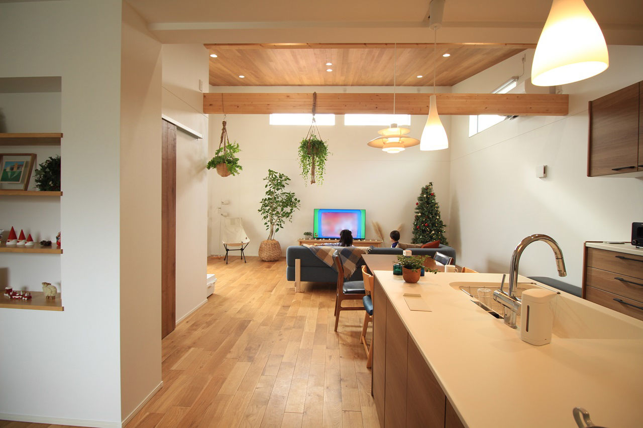 秋田建設工業 【千葉市/3000万円台/40坪台/間取り/テレワークスペース】勾配天井が開放感を高める2階リビングの家の建築実例画像3