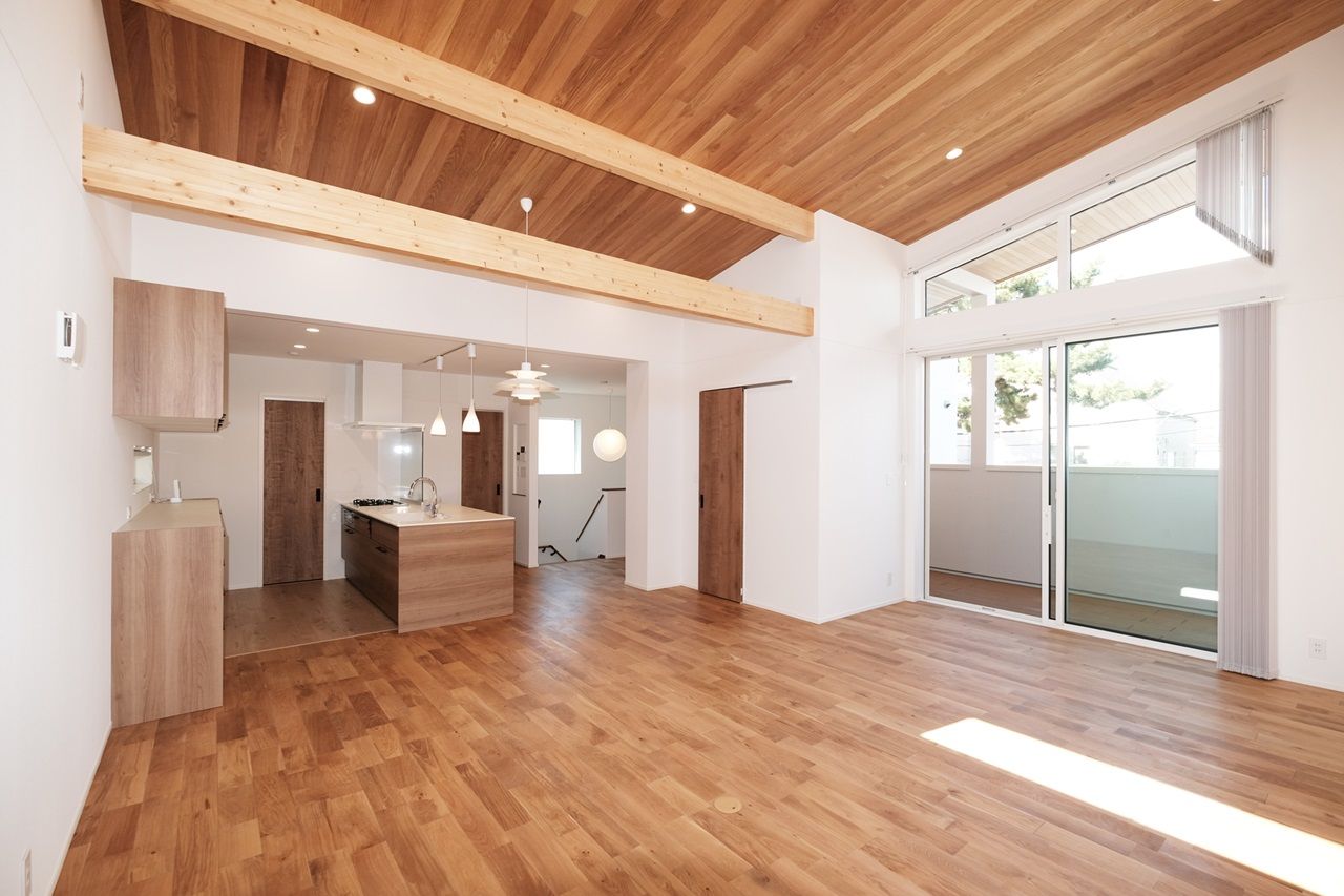 秋田建設工業 【千葉市/3000万円台/40坪台/間取り/テレワークスペース】勾配天井が開放感を高める2階リビングの家の建築実例画像4