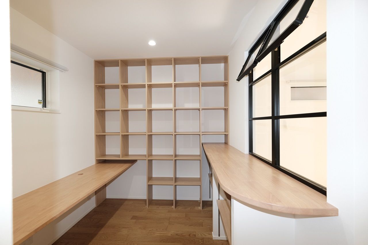 秋田建設工業 【千葉市/3000万円台/40坪台/間取り/テレワークスペース】勾配天井が開放感を高める2階リビングの家の建築実例画像6