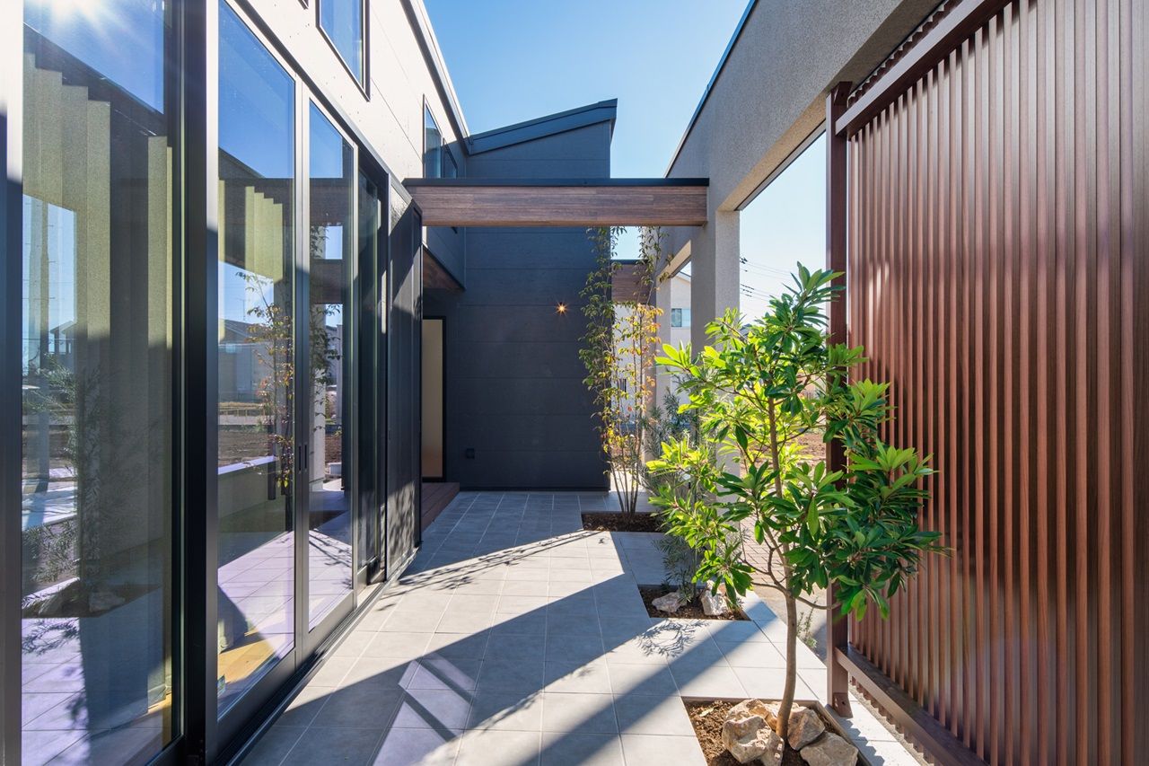 秋田建設工業 【四街道市/2000万円台/20坪台/間取り/全館空調】プライバシー性を高める中庭テラスがある平屋の住まいの建築実例画像3