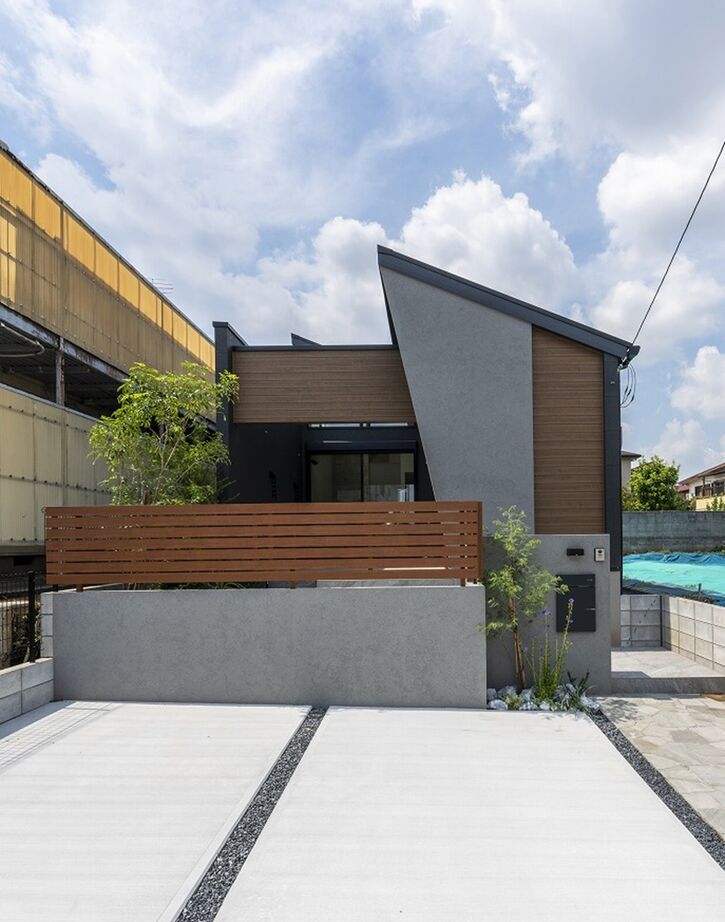 秋田建設工業 【四街道市|2000万円台|30坪台|間取り|吹抜け】リビングの大開口からつながるプライベートテラスのある家の建築実例画像