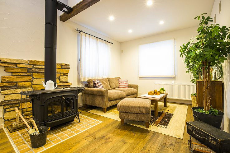 ナチュリエ新潟/エクセレントホーム こだわりの塗り壁と無垢材。自然素材のやさしさと薪ストーブのぬくもりが溶けあう住まいの建築実例画像1