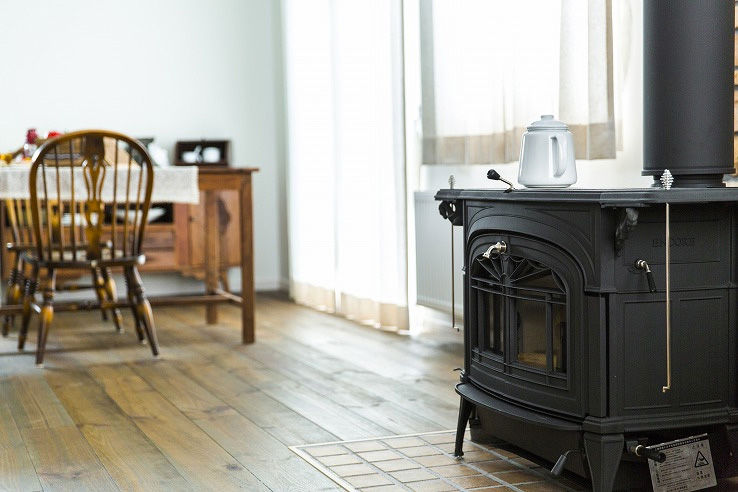 ナチュリエ新潟/エクセレントホーム こだわりの塗り壁と無垢材。自然素材のやさしさと薪ストーブのぬくもりが溶けあう住まいの建築実例画像2