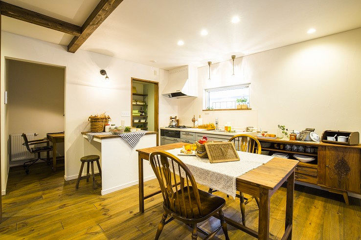 ナチュリエ新潟/エクセレントホーム こだわりの塗り壁と無垢材。自然素材のやさしさと薪ストーブのぬくもりが溶けあう住まいの建築実例画像4